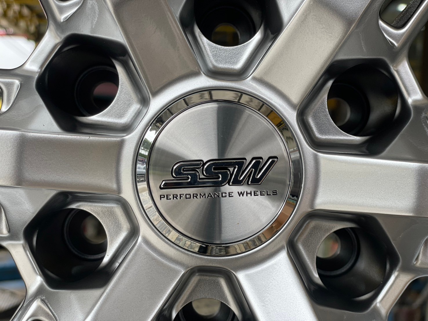 ล้อแม็กซ์ใหม่ขอบ18 #SSW386 18x9 ET20 6x139.7 สีไฮเปอร์ซิลเวอร์