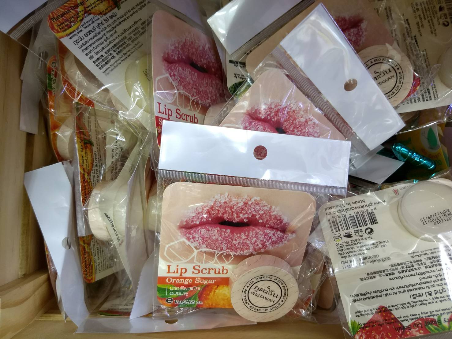 Lip Scrub strawberry sugar (สตรอเบอร์รี่ ชูก้าร์ ลิป สครับ)