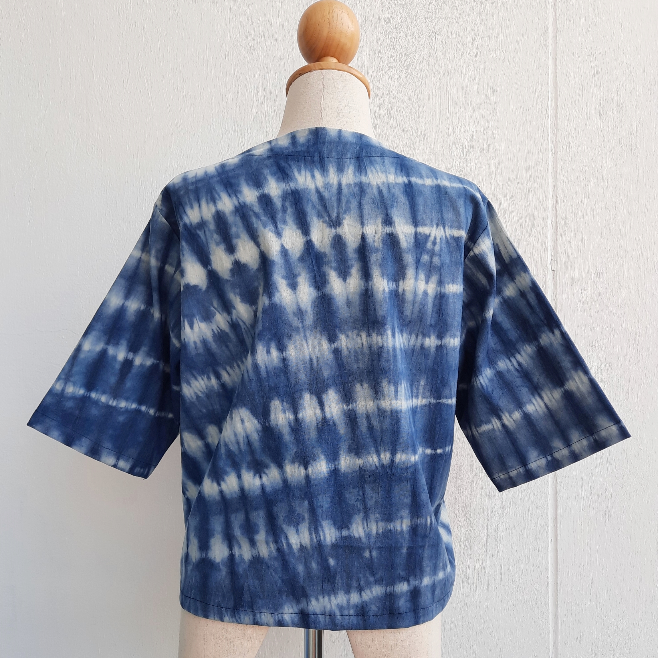 เสื้อผ้ามัดย้อม แต่งผ้าปักมือเผ่าไทดำ