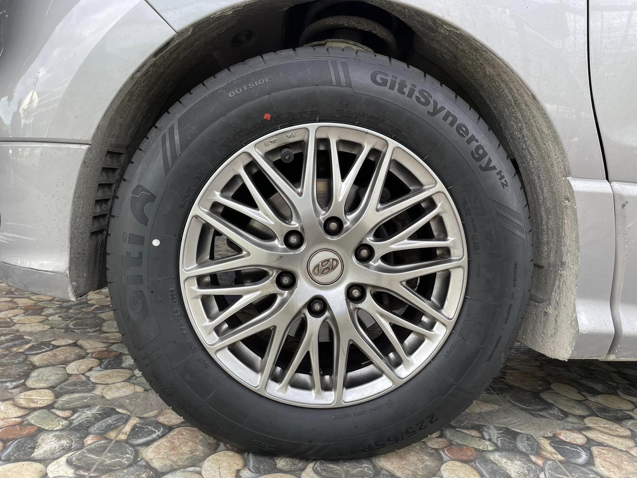 #HYUNDAI_H1 #GITI_SYNERGY_H2 225/65R17