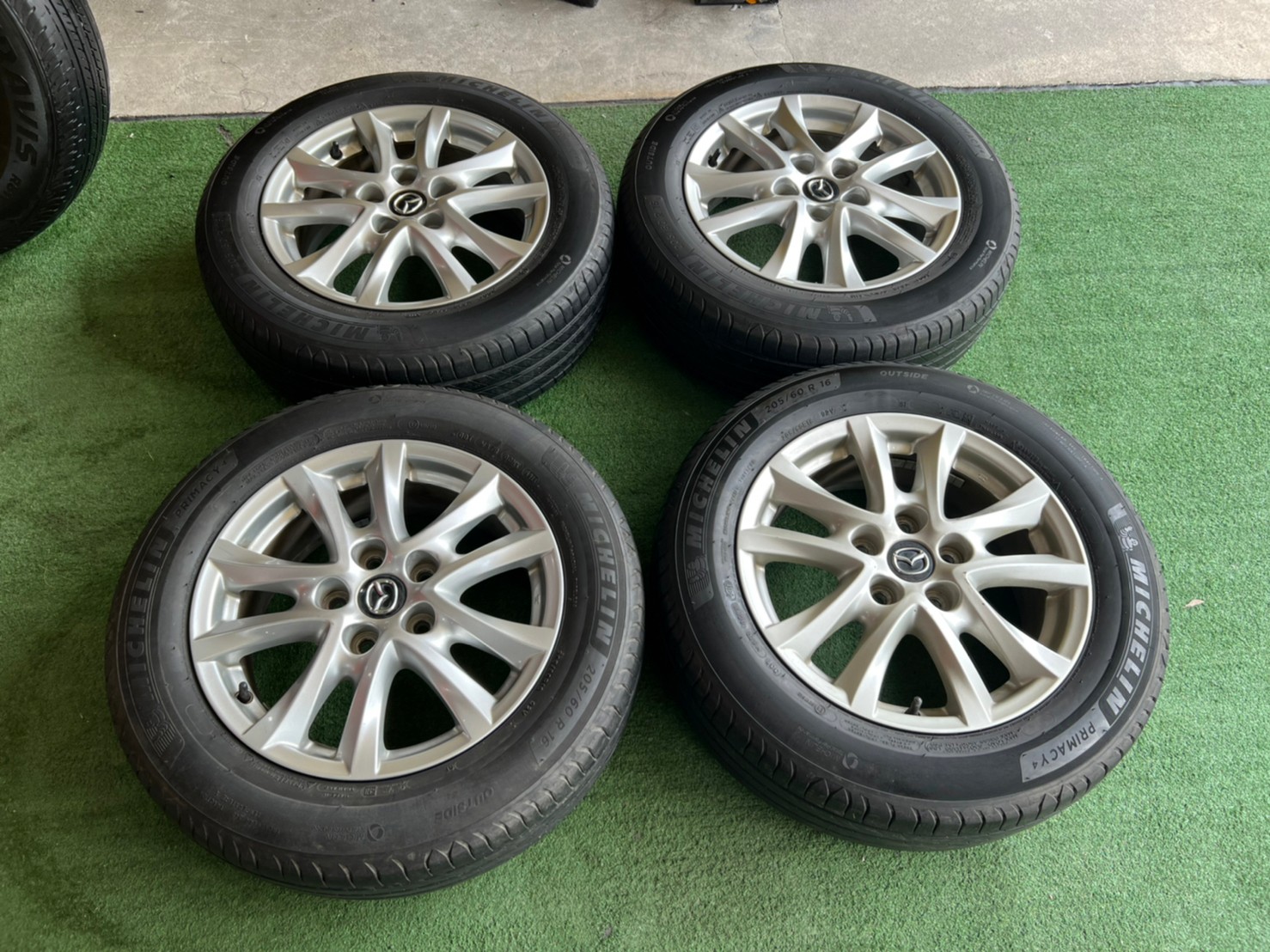 ล้อ Mazda3 5x114 พร้อมยาง Michelin Primacy4 ปี18 ขนาด 205/60R16