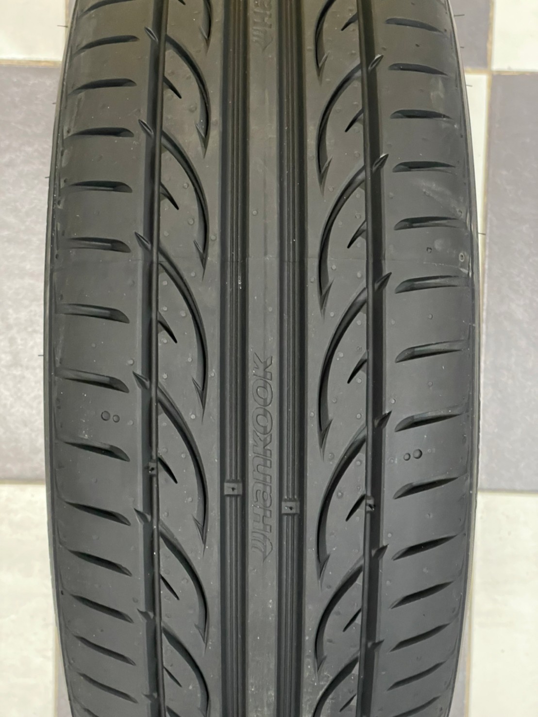 Hankook_Vantus V12 195/55R15 ยางลายซิ่ง ขวัญใจวัยรุ่น