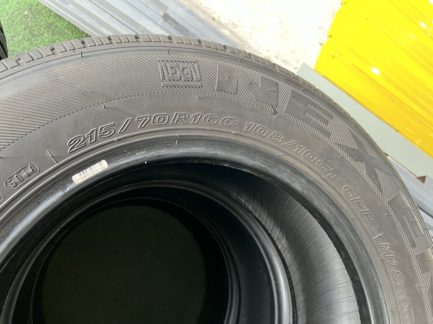 ยางมือสองสภาพสวยๆ 215/65R16 ยี่ห้อ Nexen CP521
