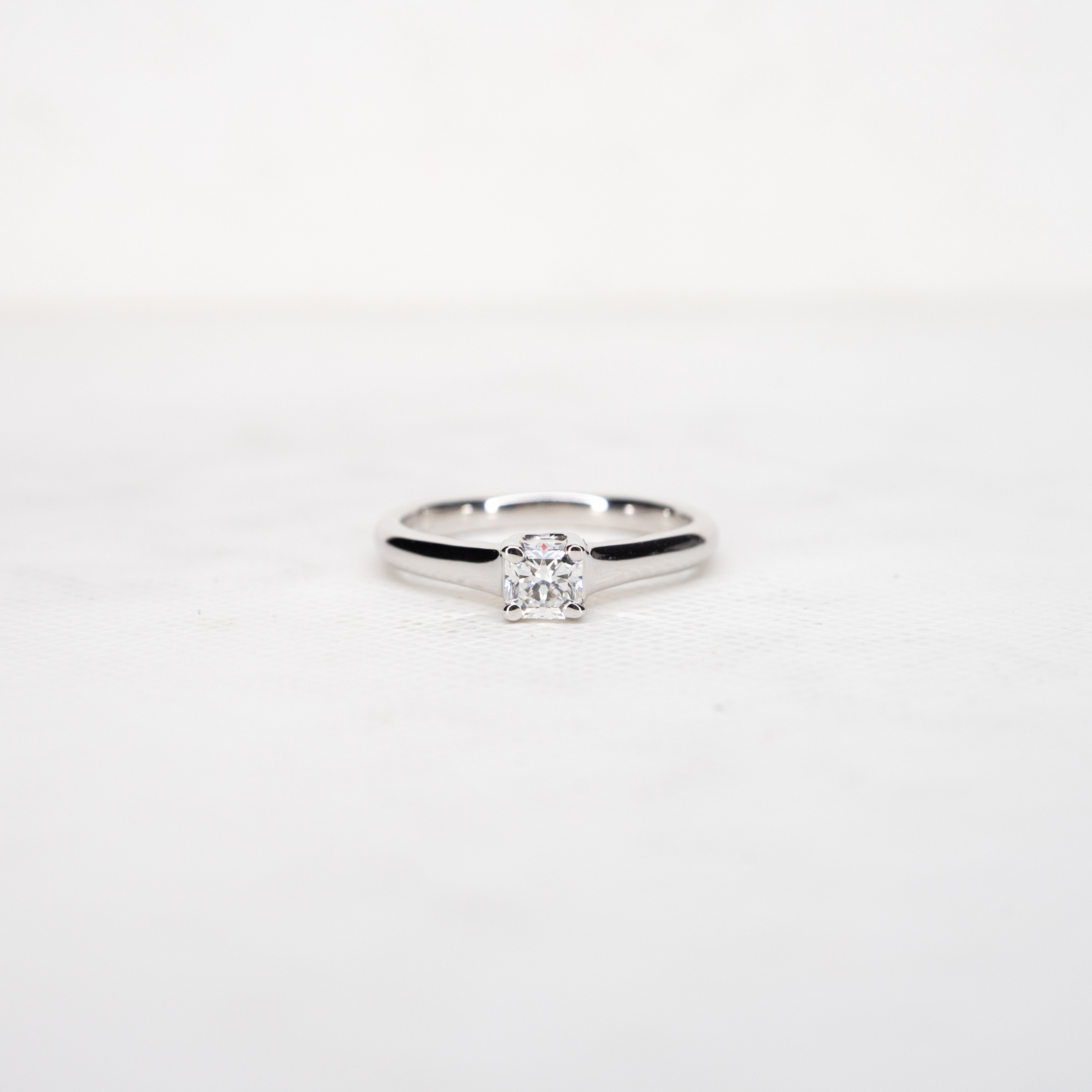 แหวน Tiffany & Co. Lucida Solitaire ring Platinum 950 with 0.30carat G VVS1 Diamond กล่อง+Certificate ไซส์49# (Used)