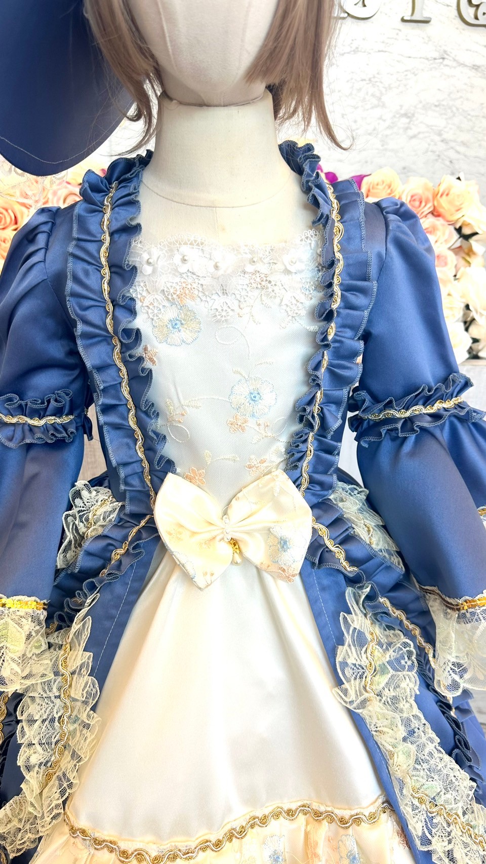 ชุดเดินแบบเด็ก(หน้าร้านอยู่รัชดา ลองได้ถ่ายรูปจากชุดจริง)W18889 สีฟ้า ยุควิคตอเรีย กระโปรงยาว