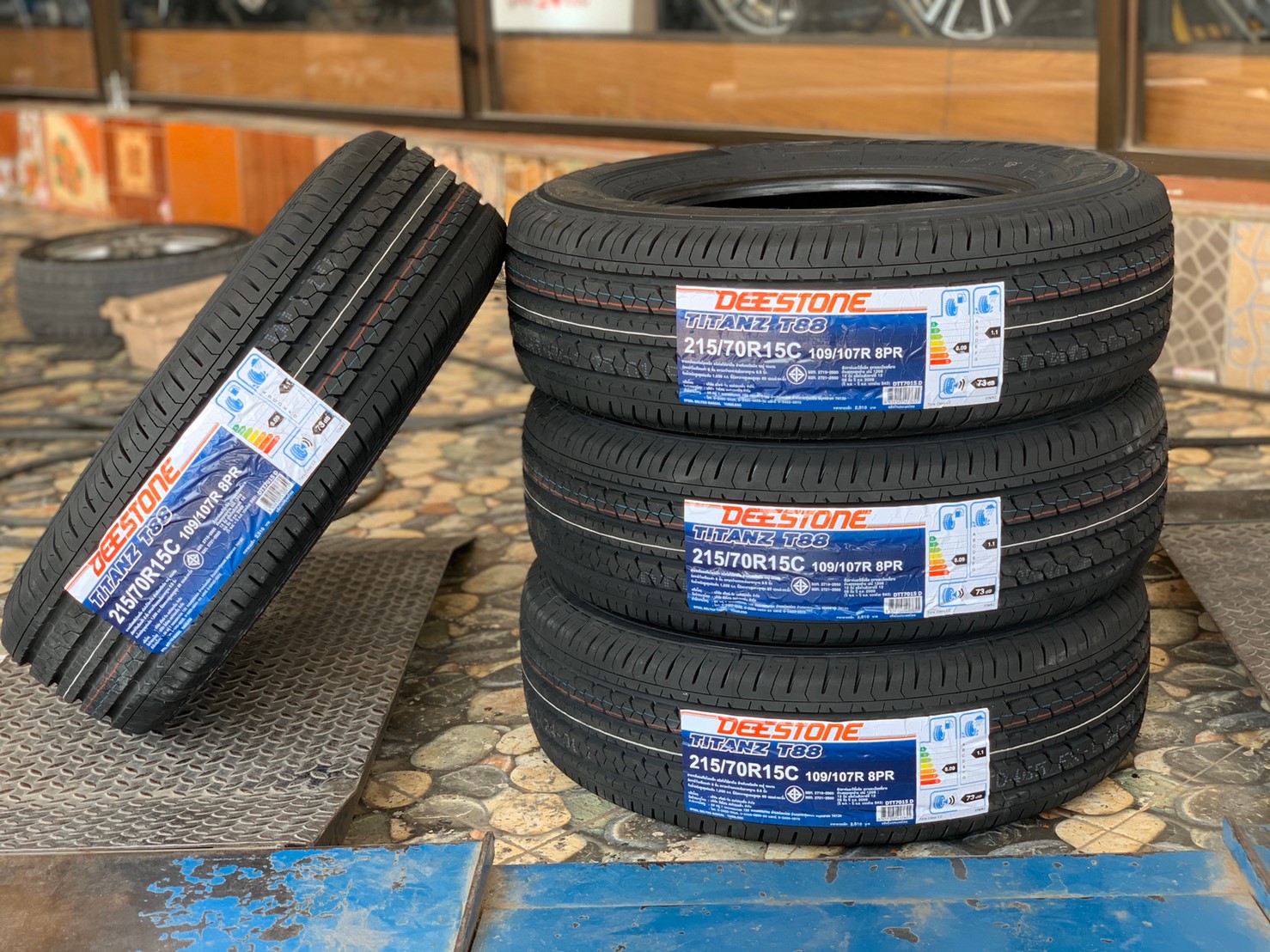 DEESTONE TITANZ T88 215/70R15 ยางใหม่ปี2020 จัดส่งฟรีทั่วประเทศ