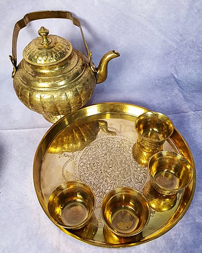 ชุดน้ำชากาโบราณทองเหลืองตอกลาย ถาดหล่อจอบตั้ง 10 นิ้ว Premium & Luxury