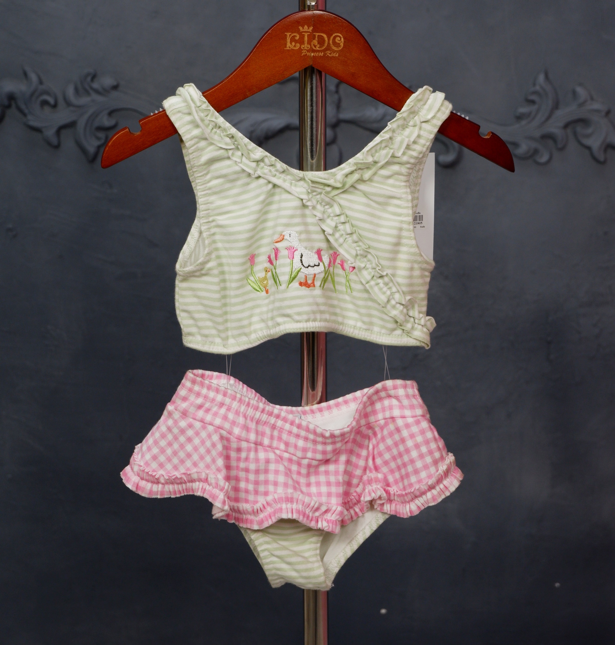 ชุดว่ายน้ำเด็ก *มีหน้าร้าน ตรงปก พร้อมส่ง*ZK12 เซ็ต 2 ชิ้น ลายขวาง เสื้อปักลายน้องเป็ดสีเขียว กางเกงกระโปรงสีชมพู แนวน่ารักๆ