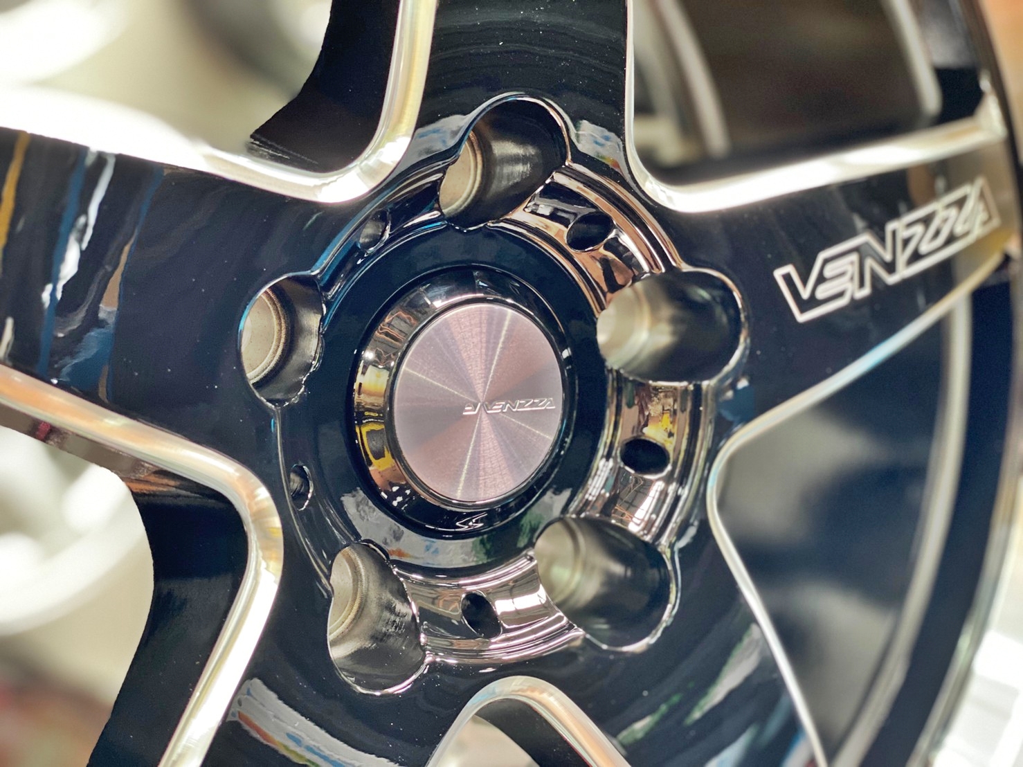 ล้อแม็กเวล Venzza Weld ขอบ18 5รู114 กว้าง9.5 ออฟ30 สีดำขอบกลึงเงา