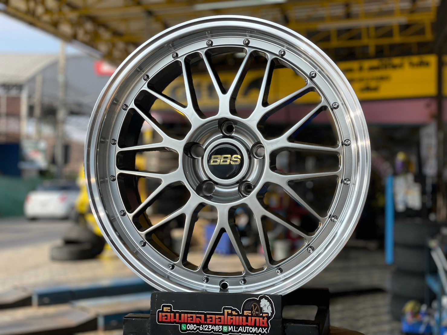 ล้อแม็กซ์ #BBS #LM (FLOW FORMING) Model : F030 18x8.0 ET35 PCD : 5x120 CB: 72.56 Color : HBLP ตรงสเปค BMW 18" 5รู120 สีไฮเปอร์ซิลเวอร์ หมุดเงิน