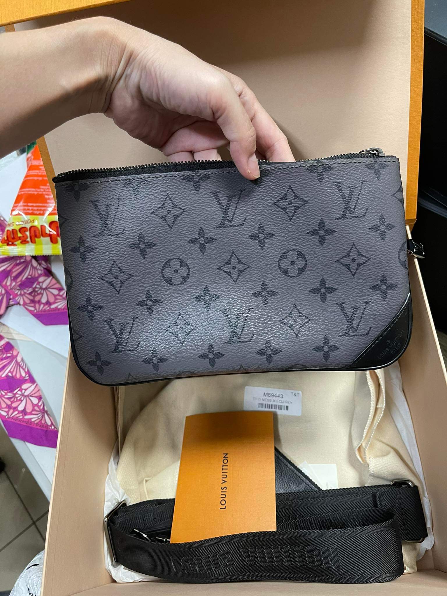 lv trio messenger bag มือสอง