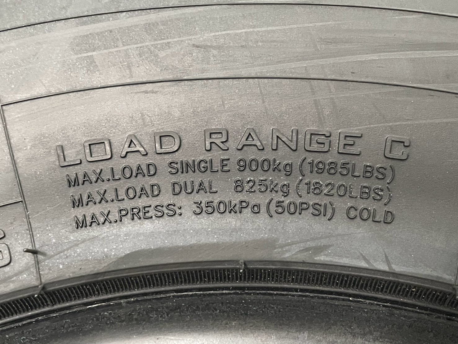 ยางใหม่ดีสโตน 235/75R15 Deestone Power Cruz รุ่น MUD TERRAIN - MT431 (แก้มขาว) ยางใหม่ปี2025