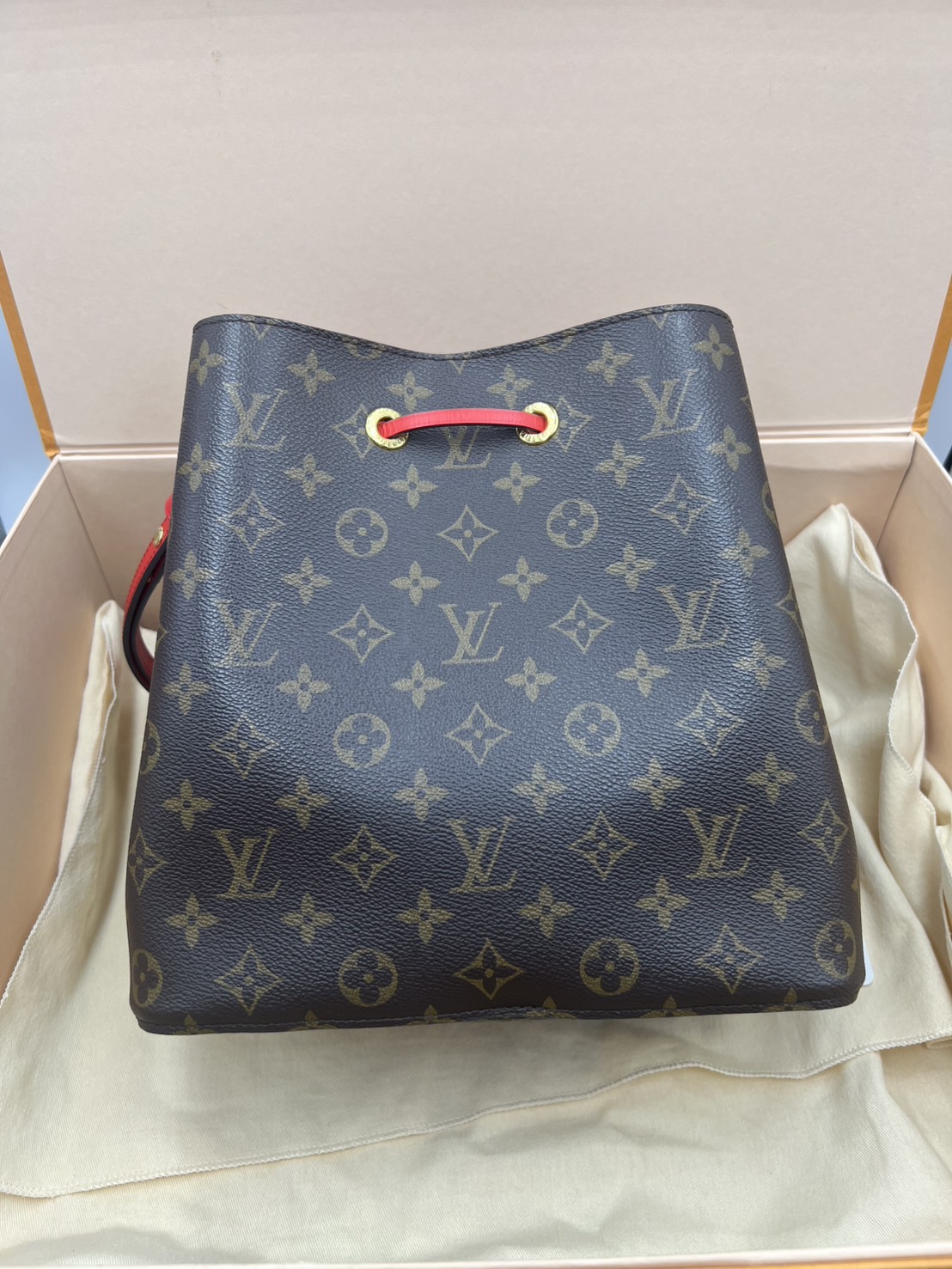 LV neo noe มือสอง สีแดง