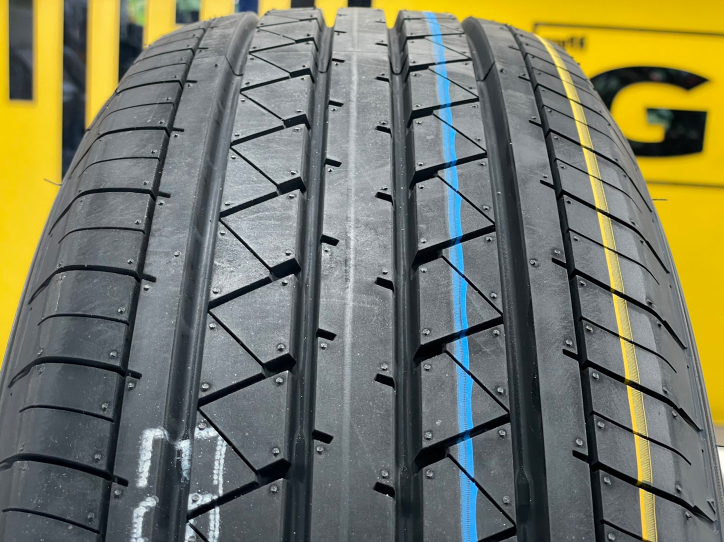 ยางใหม่ YOKOHAMA BluEarth-VAN RY55 235/65R16 ยางใหม่ปี2022