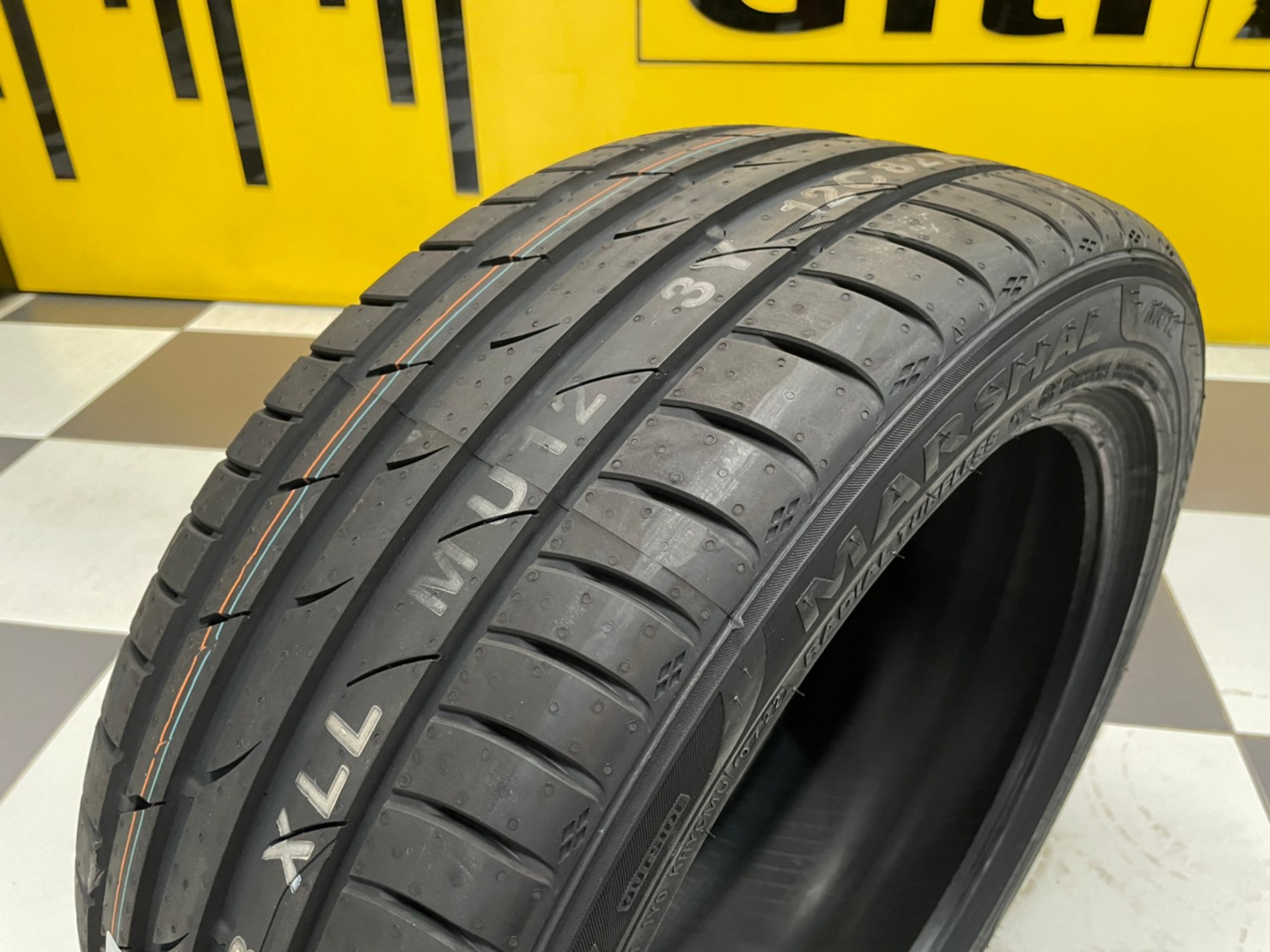 MARSHAL MU12 235/45R18 ยางใหม่ปี2022