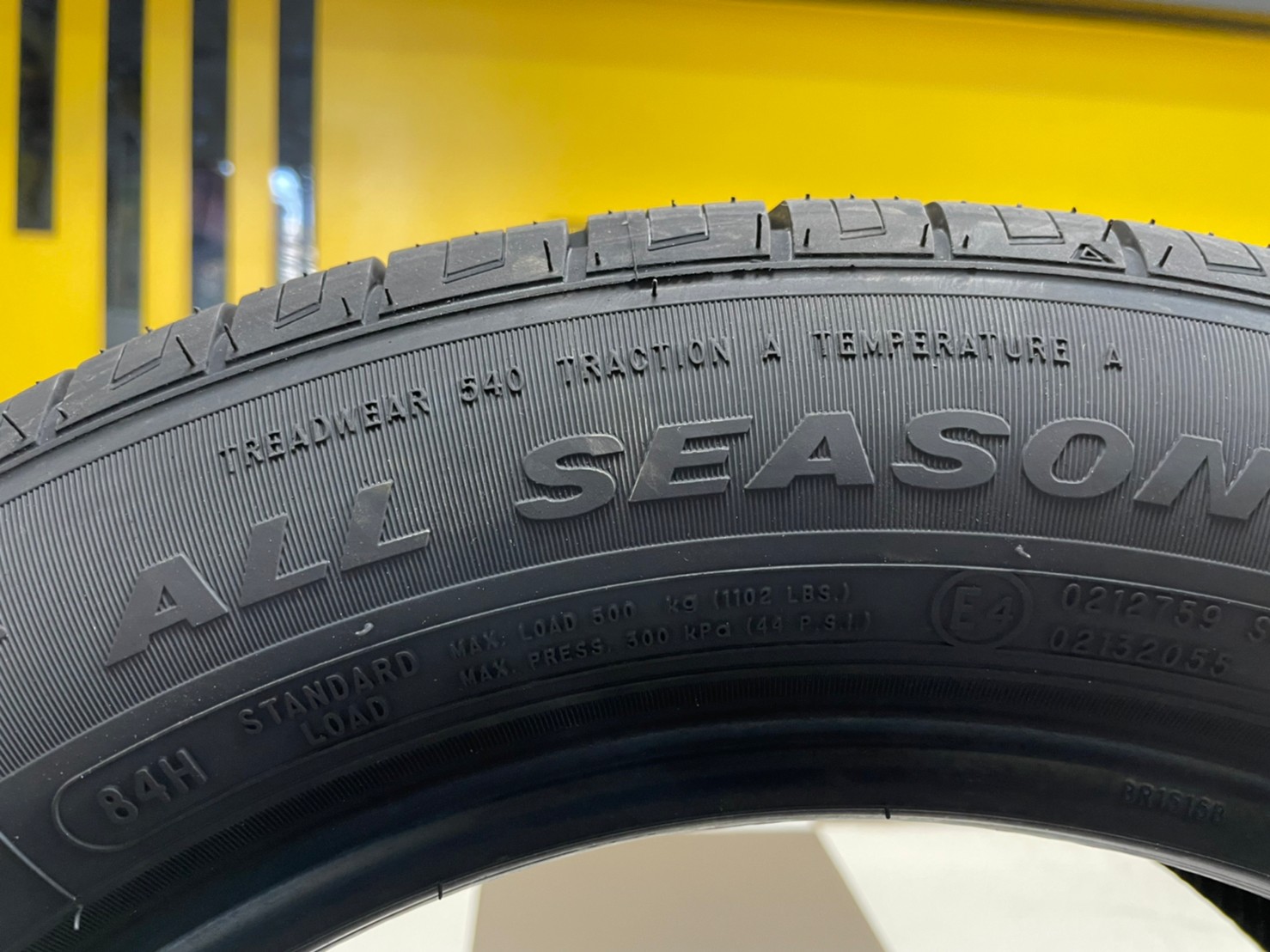 ยางใหม่AUSTONE SP602185/60R15 ยางผลิตไทย คุ้มค่ารับประกันบาดบวมเบียดตำ365วันเคลมฟรี ยางใหม่ปี2022