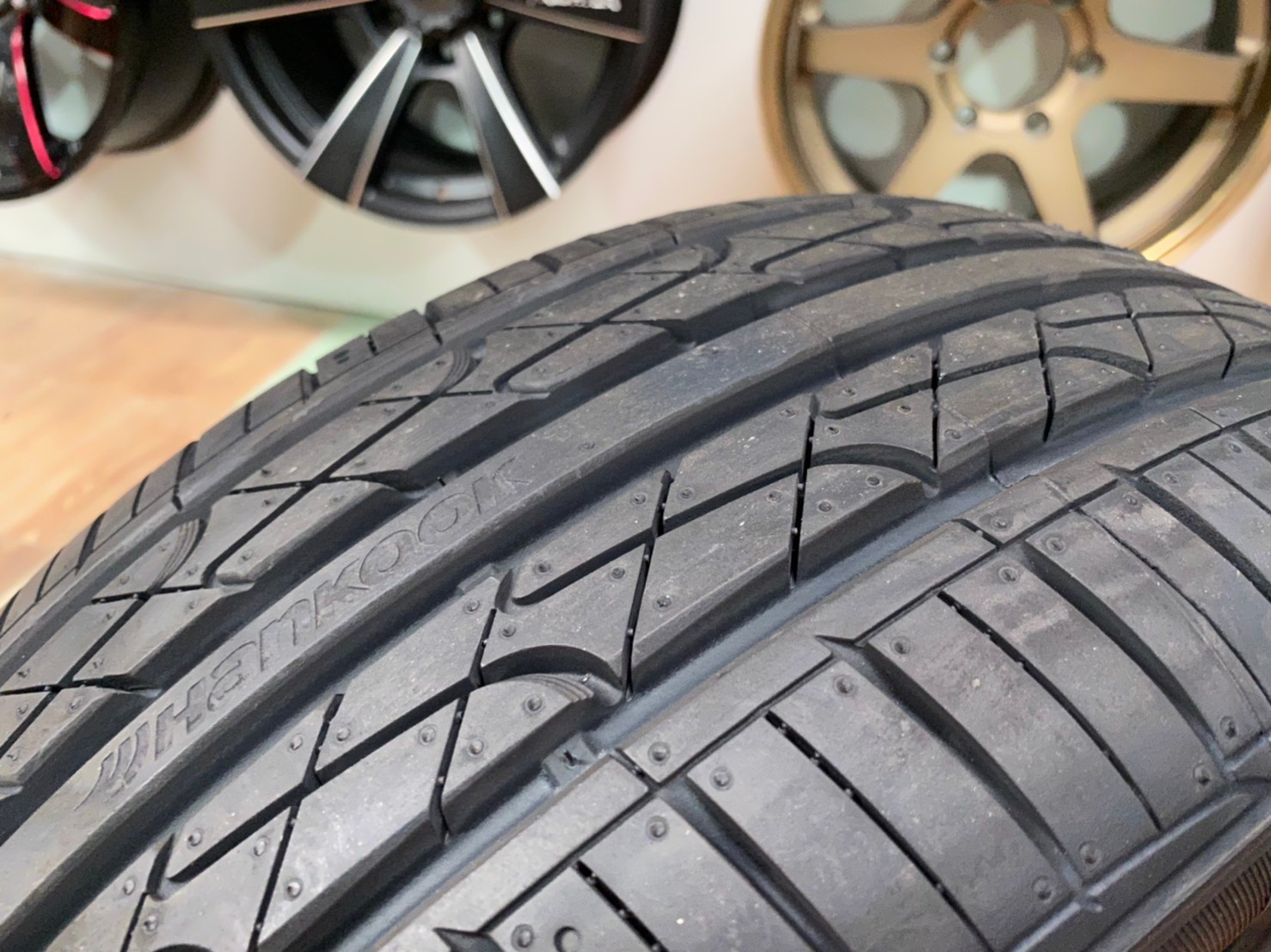 ยางใหม่นุ่มเงียบ Hankook V2 195/50R15 ยางใหม่ปี2020 พร้อมติดตั้งฟรี