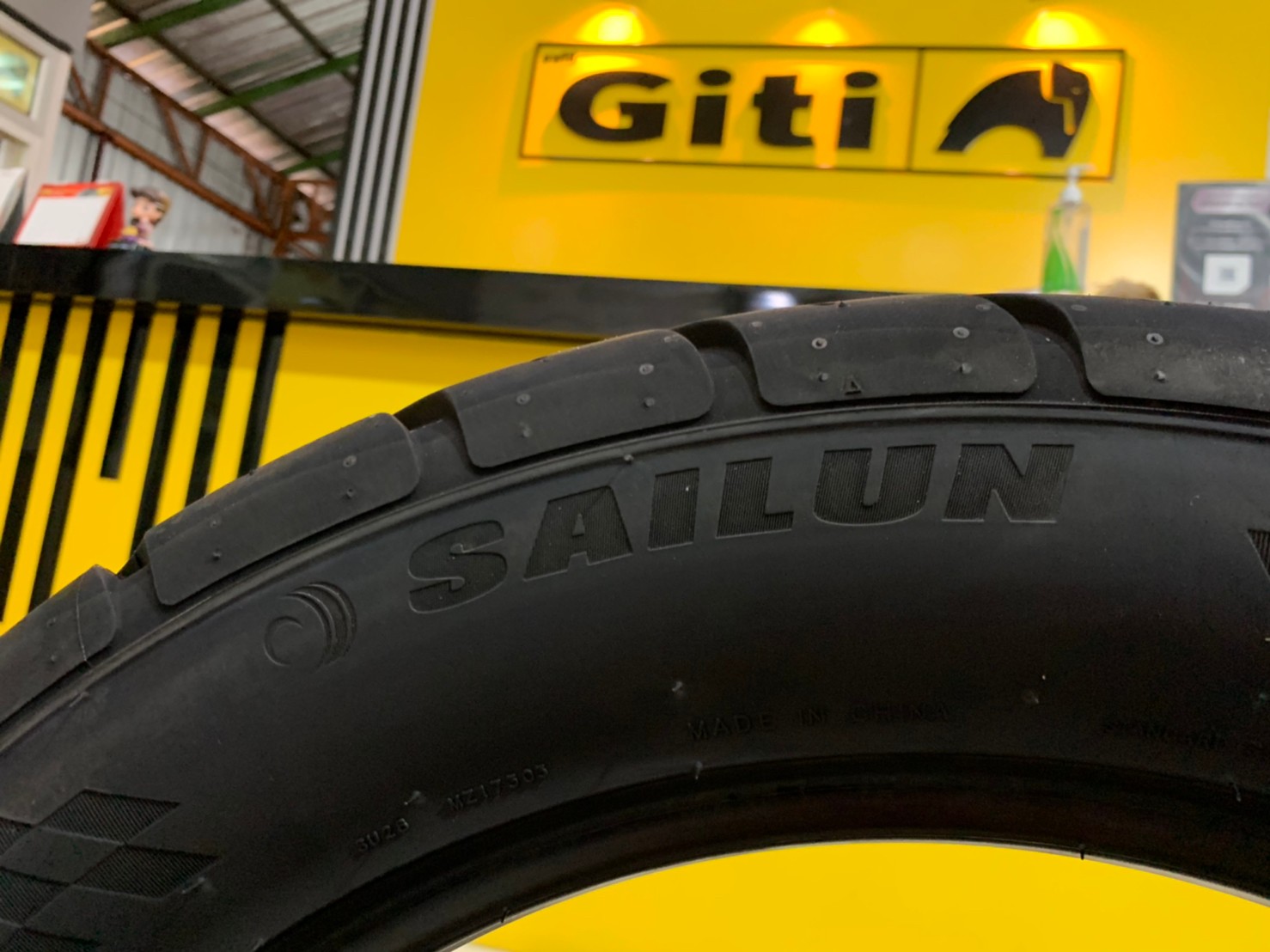 ยางซอฟ255/50R18 Sailun Atrezzo R01 ยางสปอร์ตลายซิ่ง ลายAD ยางใหม่ปี2021