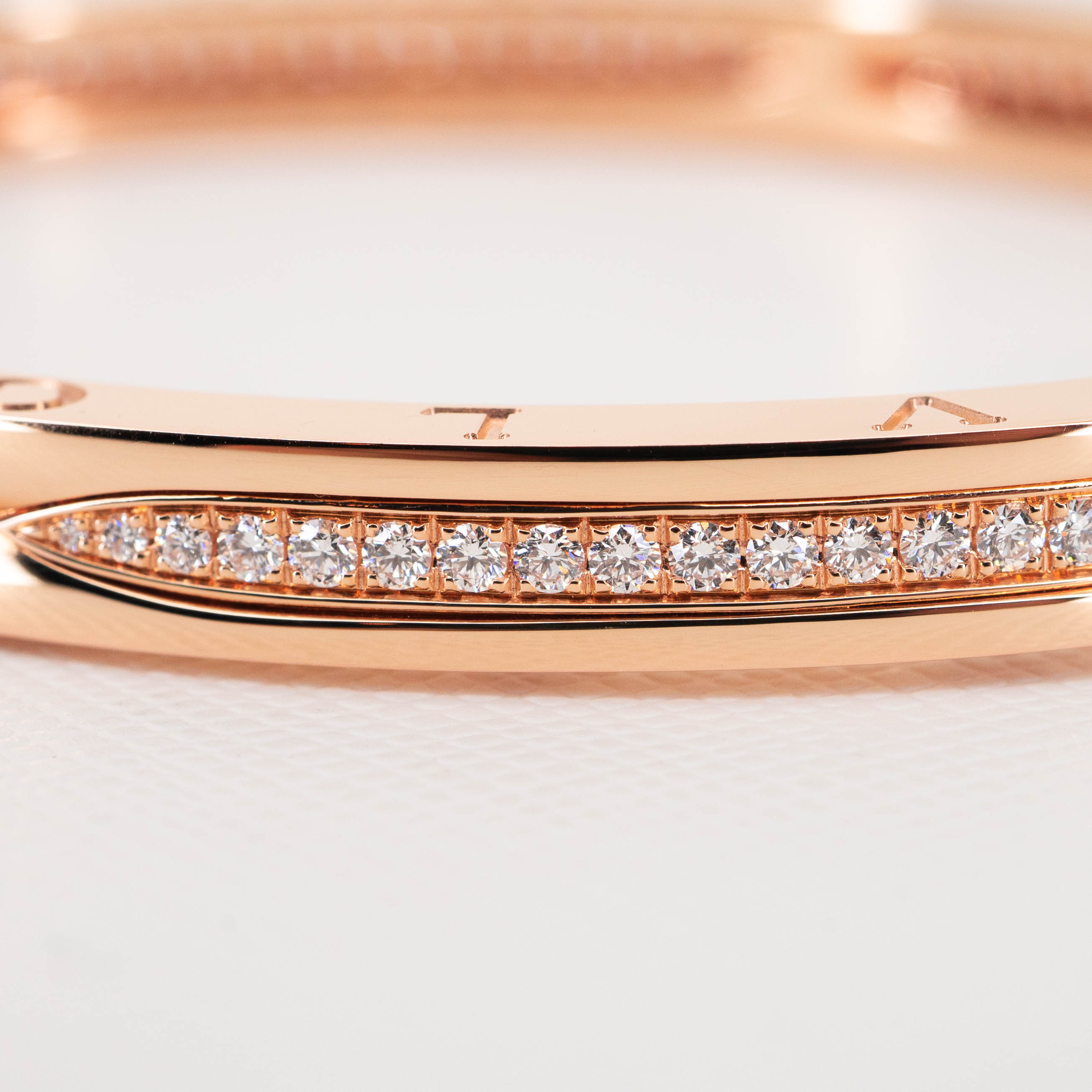 **Sold** กำไล Bvlgari B.zero1 Bracelet Set with Pavé Diamonds on The Spiral ทองชมพู18K ไซส์M (17) (Used) +กล่องและการ์ดShopไทย2022