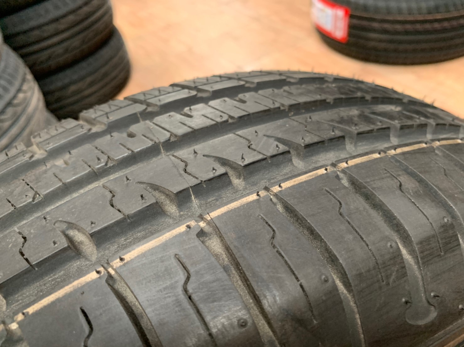 ยางใหม่ Apollo Amazer3G Maxx 185/65R15 ยางผลิตปี2018 พร้อมติดตั้งฟรี