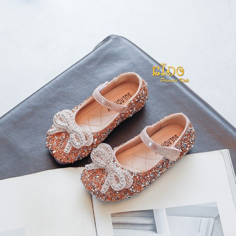 รองเท้าเด็ก*มีหน้าร้านอยู่รัชดา ลองได้ เปลี่ยนได้ *H073สีเงิน ประดับเพชร ระยิบระยับ แต่งด้วยโบว์ติดเพชร สายเรียบ สวยน่ารักมาก