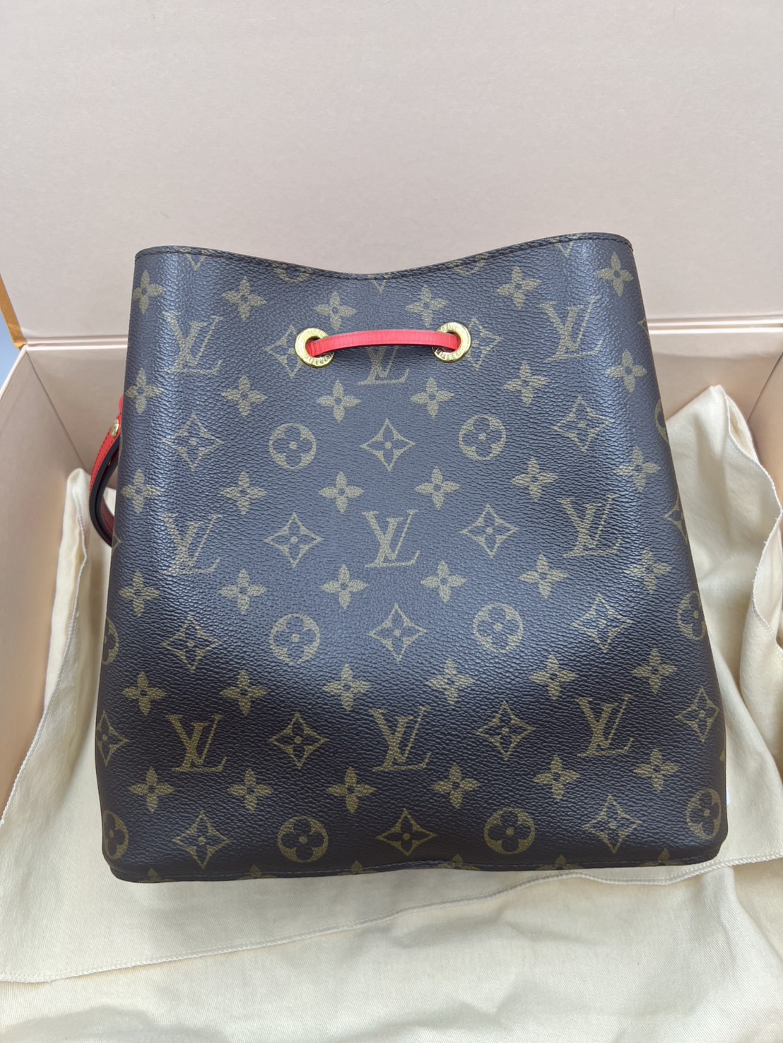 LV neo noe มือสอง สีแดง