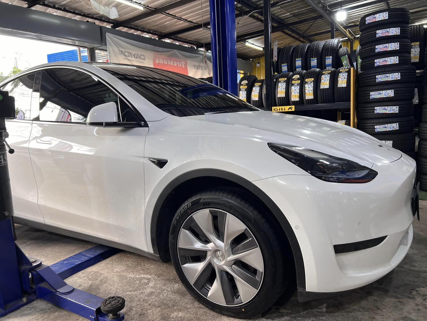 Tesla_Model3🚗 เปลี่ยนยาง ติดตั้ง #ยางรถไฟฟ้า 🛞 ￼#OTANI #KN1000 255/45R19
