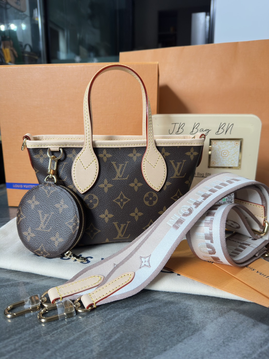 LV Neverfull BB มือสอง