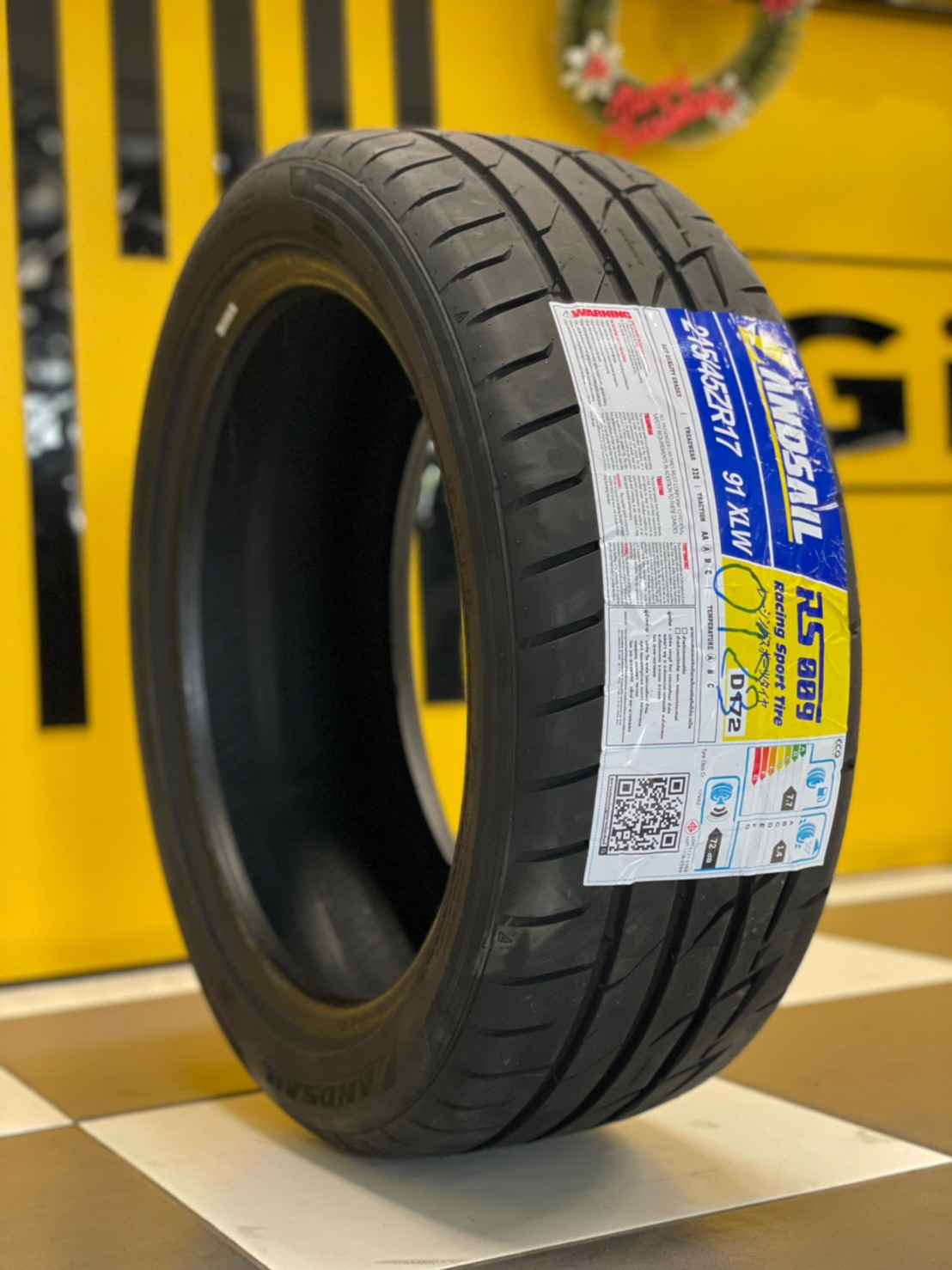 ยางสปอร์ตลายซิ่ง คุณภาพดี Lansail RS009 215/45R17ยางใหม่ปี2023
