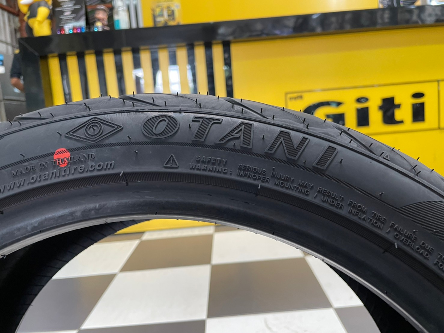 #OTANI BM2000 225/40R18
