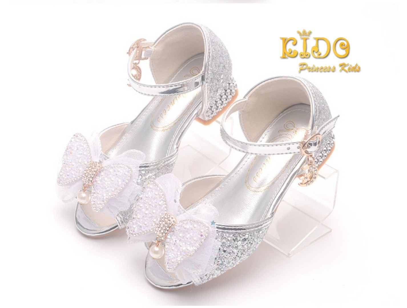 sรองเท้าเด็ก(หน้าร้านอยู่รัชดา ลองได้)H182สีเงิน เปิดข้าง ประดับโบว์น่ารักๆ สวยสุดเก๋