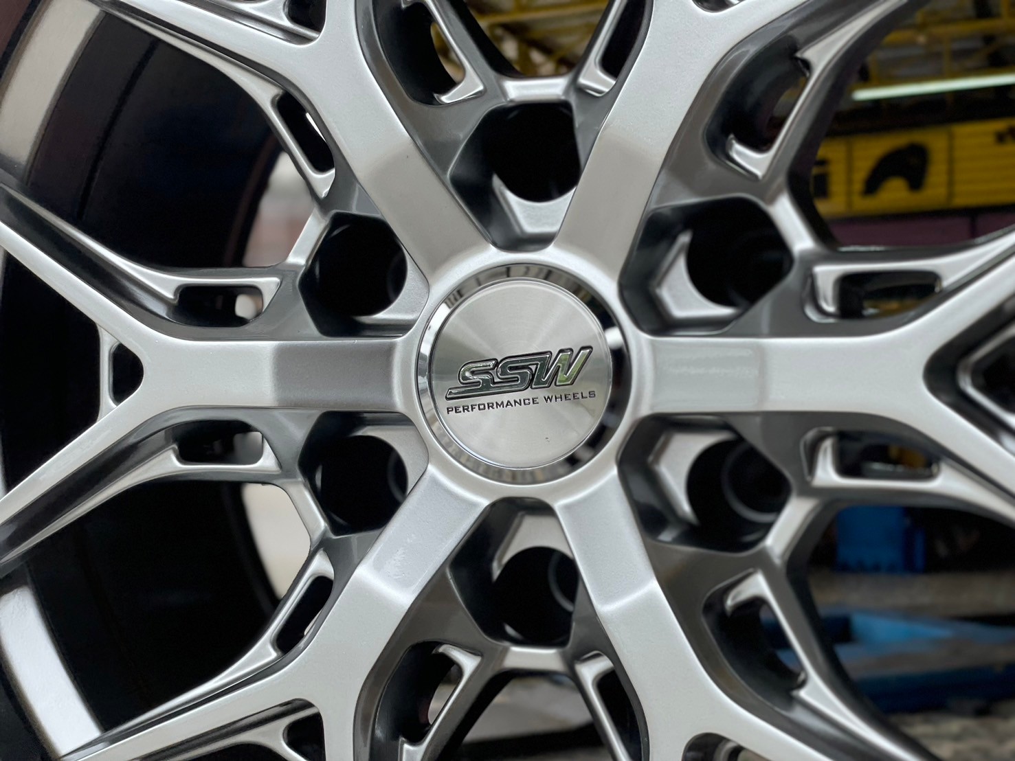 ล้อแม็กซ์ใหม่ขอบ18 #SSW386 18x9 ET20 6x139.7 สีไฮเปอร์ซิลเวอร์