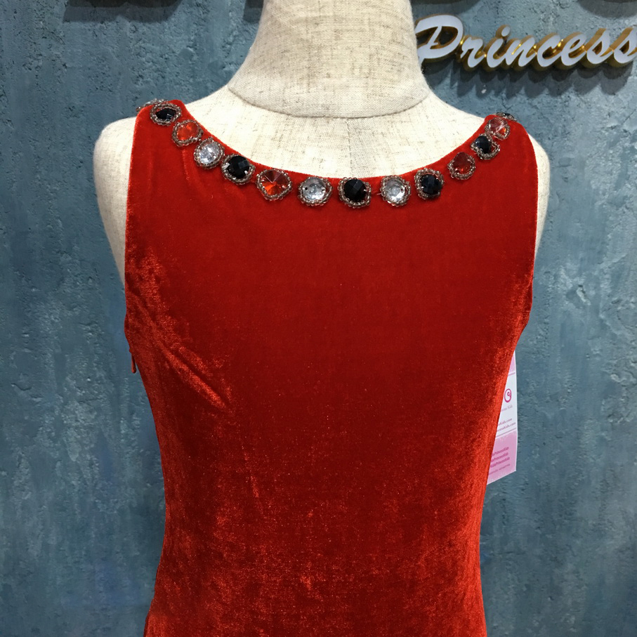 เช่าชุดเด็ก*มีหน้าร้านอยู่รัชดา ลองได้ เปลี่ยนได้ ถ่ายรูปเองจากสินค้าจริง*W18088 ชุดราตรีเด็กสีแดงเว้าหลัง หางปลา เรียบหรู