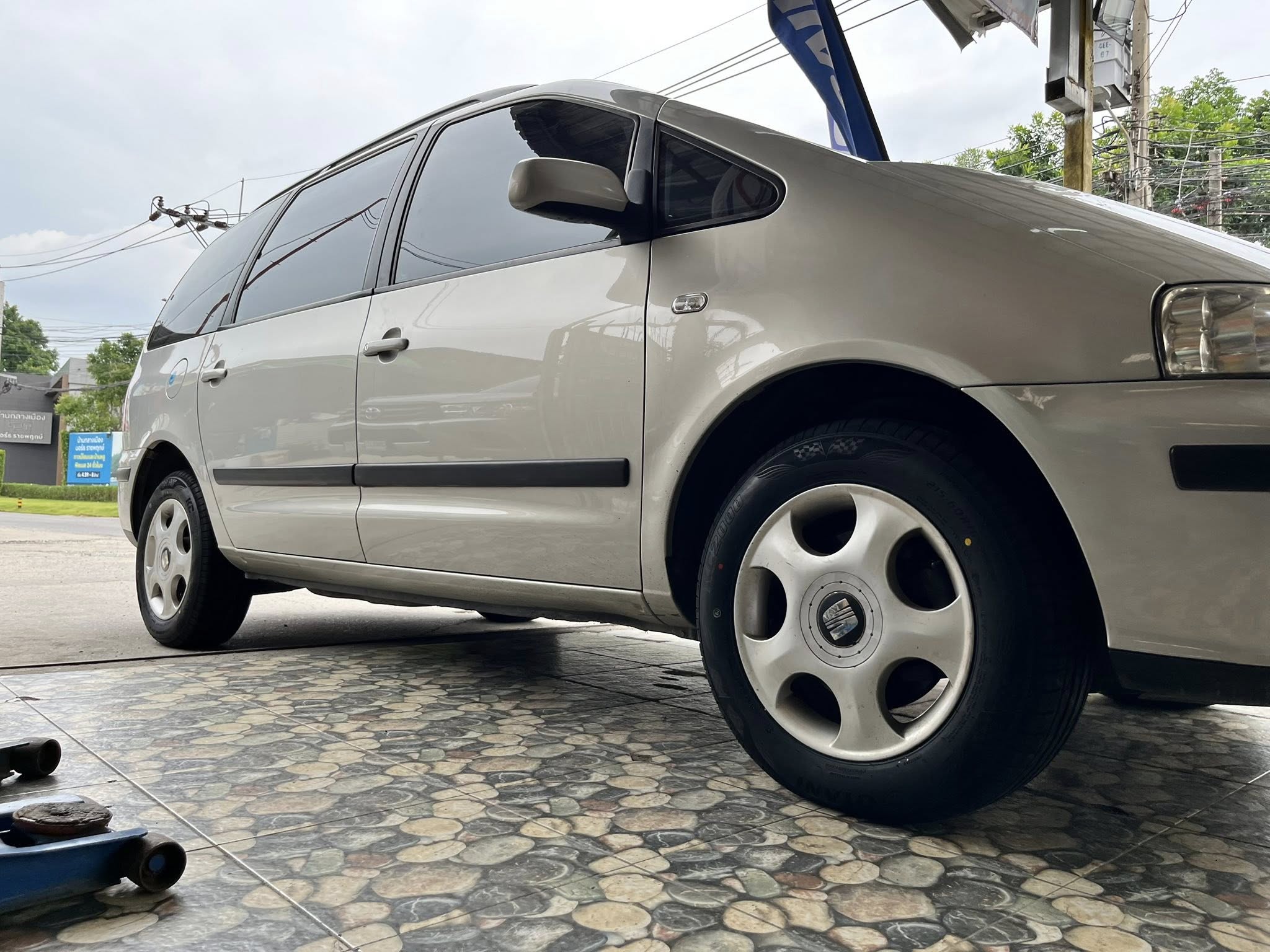 SEAT #ALHAMBRA🚘❤️💫 🛞🐘#OTANI #KC2000 215/60R16