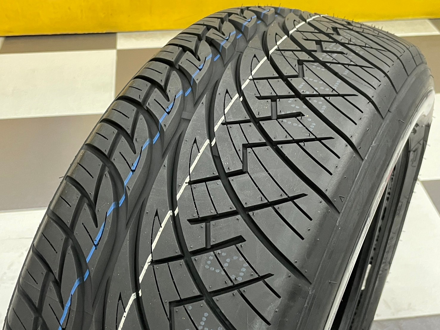 Deestone_Stromz_RS 255/55R18 ยางใหม่ปี2024 (4เส้น)