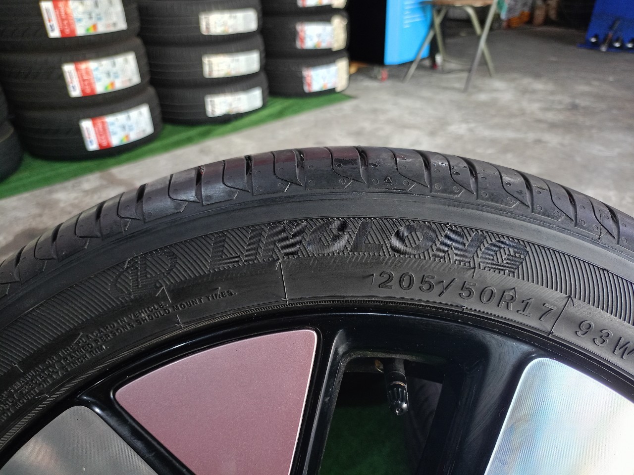 💥💥ล้อแม็กมือสอง BYD Dolphin Extended. 17x6.5นิ้ว 5x114.3 ET45 ดำหน้าเงาตัดสีฟ้า