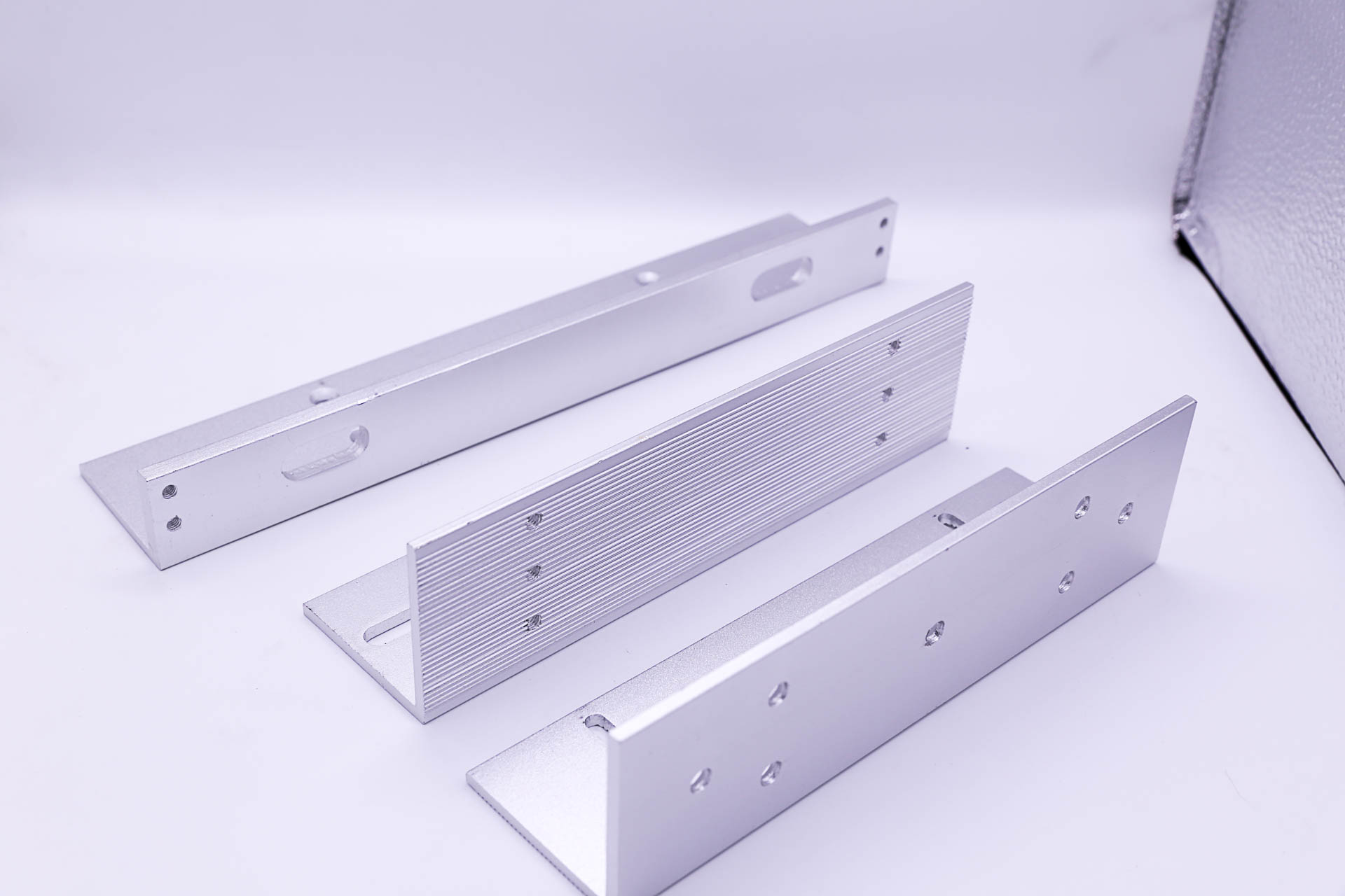 LZ Bracket ตัวยึดสำหรับกลอนประตูแม่เหล็ก (ใหญ่)