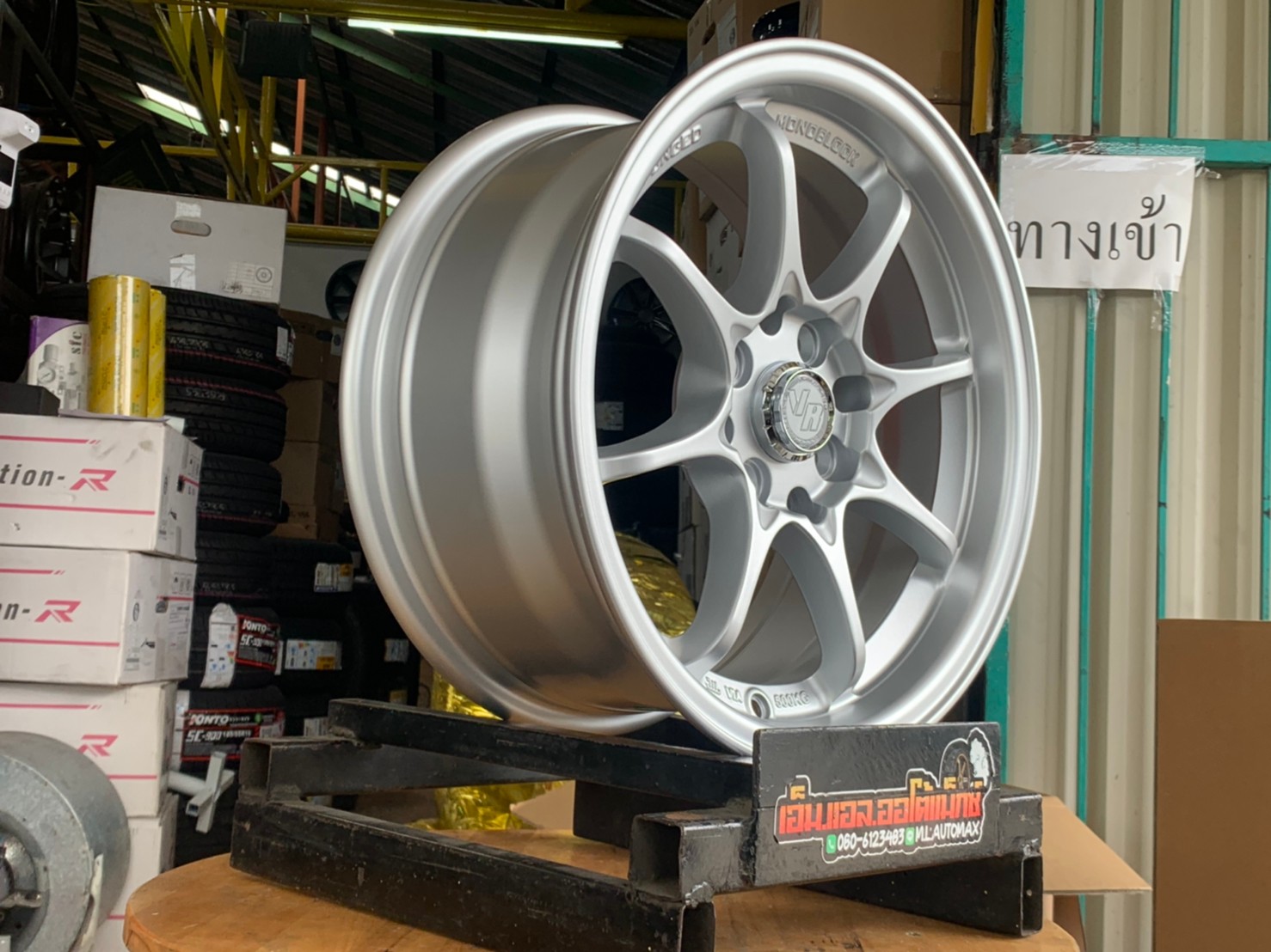 ล้อแม็กใหม่ขอบ15 Ce28 Model MF-8022 4รู100 กว้าง7 ออฟ35 สีซิลเวอร์