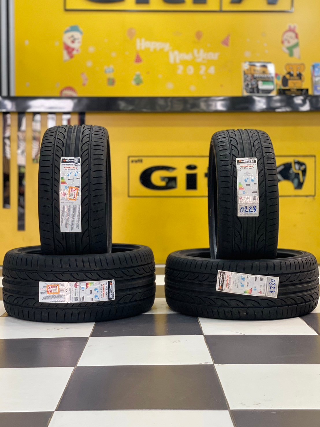 ยางHANKOOK รุ่น VENTUS V12 *evo 2 225/40R19 ยางใหม่ปี2023 255/35R19 ยางใหม่ปี2024