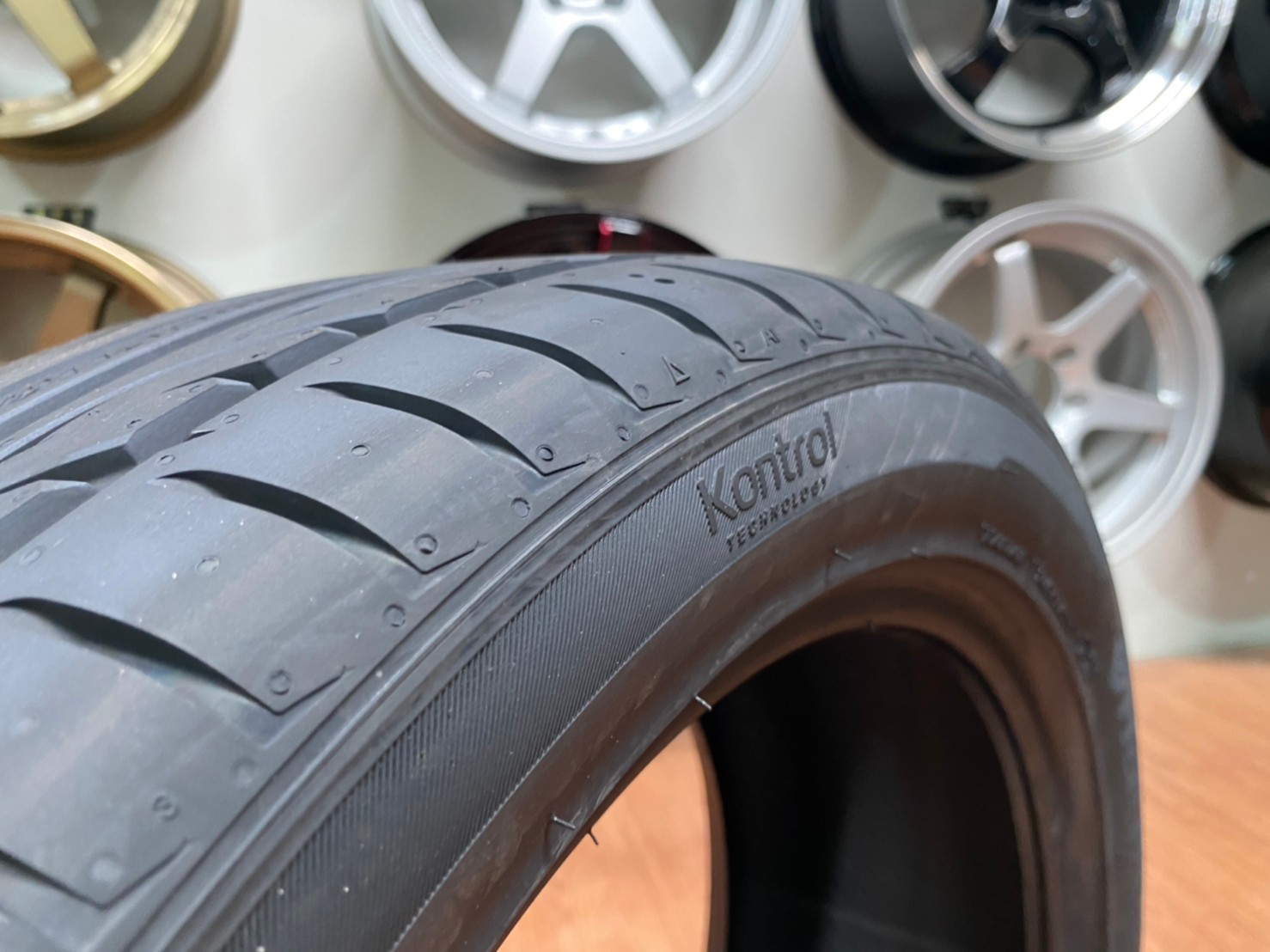 ยาง 225/45R17 Hankook V12ยางใหม่2020 ยางสมรรถนะสูง คุณภาพดีนุ่มเงียบ