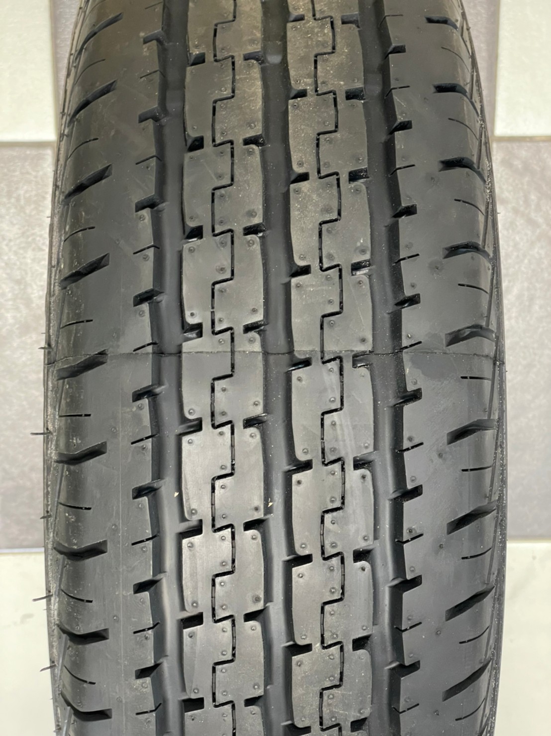 ยางขอบขาวแท้ ATLAS R772 195R14 ยางใหม่ปี2023