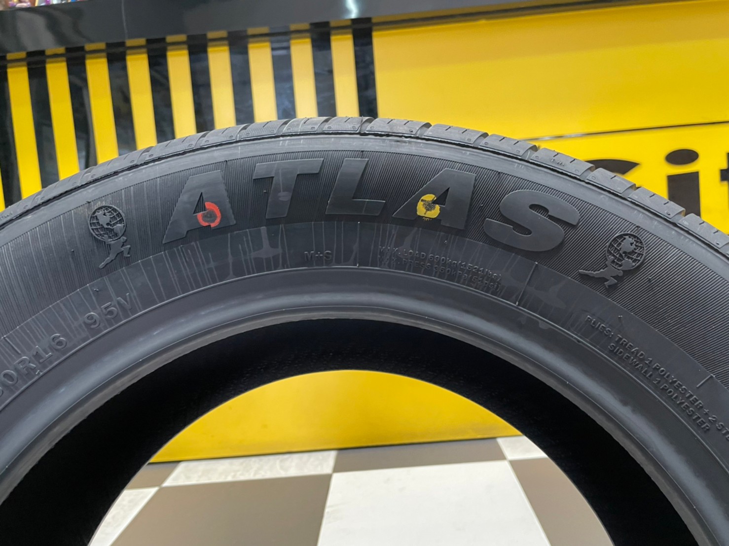 ATLAS FORCE UHP 215/60R16 ยางใหม่ปี 2022