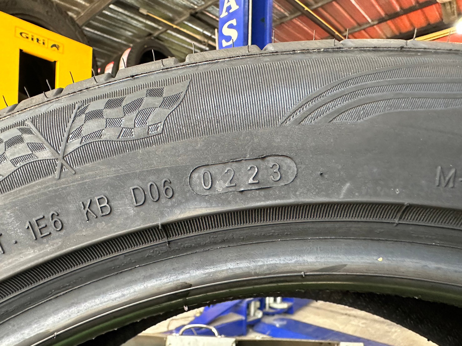 OTANI KC2000 225/50R18 ยางใหม่ปี2023ราคาพิเศษพร้อมติดตั้งฟรี สามารถสอบถามเพิ่มเติมได้ค่ะ