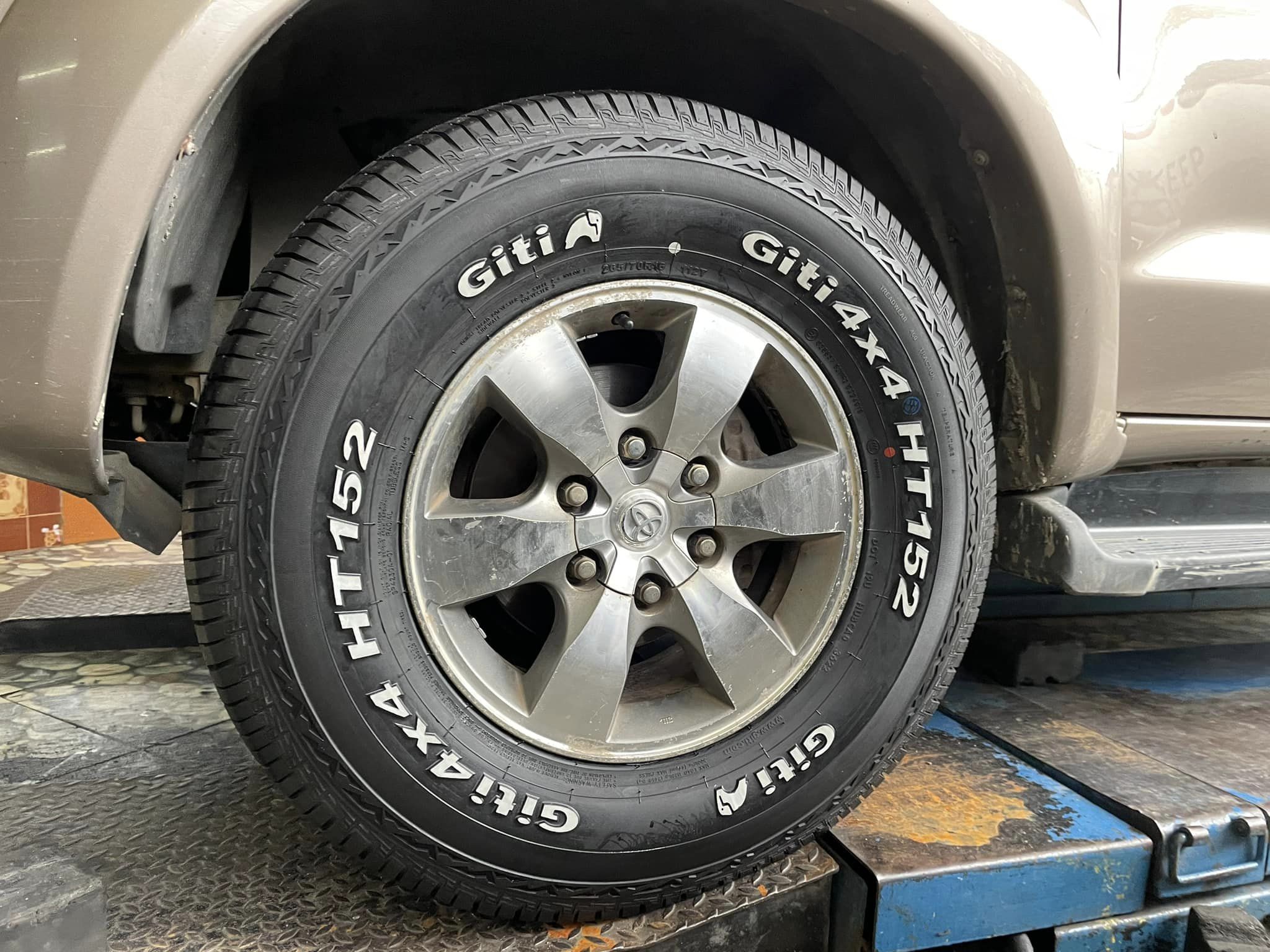 #TOYOTA_FORTUNER เปลี่ยนยาง #GITI_4X4HT152_265/70R16