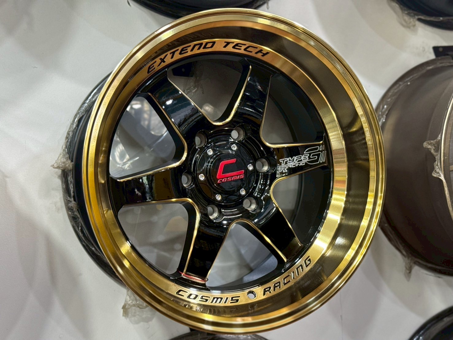“Cosmis Type G ขอบ 18 9.5 ET22 10.5 ET25 6x139.7 สีดำขอบไดร์ทอง