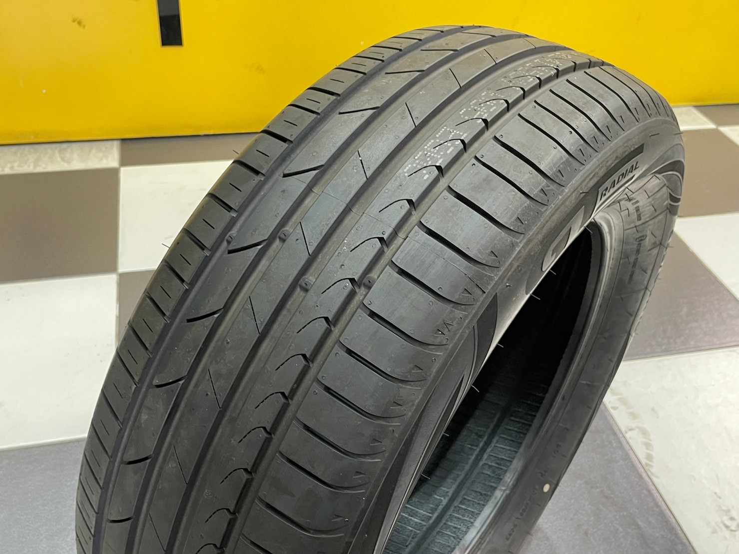 GT RADIAL FE2 235/60R18 ยางใหม่ปี2023