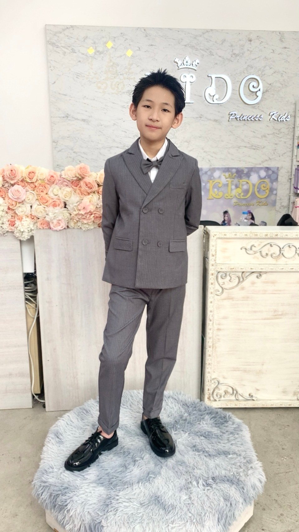 สูทเด็กผู้ชาย(หน้าร้านอยู่รัชดา ลองได้ถ่ายรูปจากชุดจริง)S142เซ็ตสูท5ชิ้นสีเทา เสื้อสูท กั๊ก เสื้อเชิ๊ต หูกระต่าย กางเกงขายาว