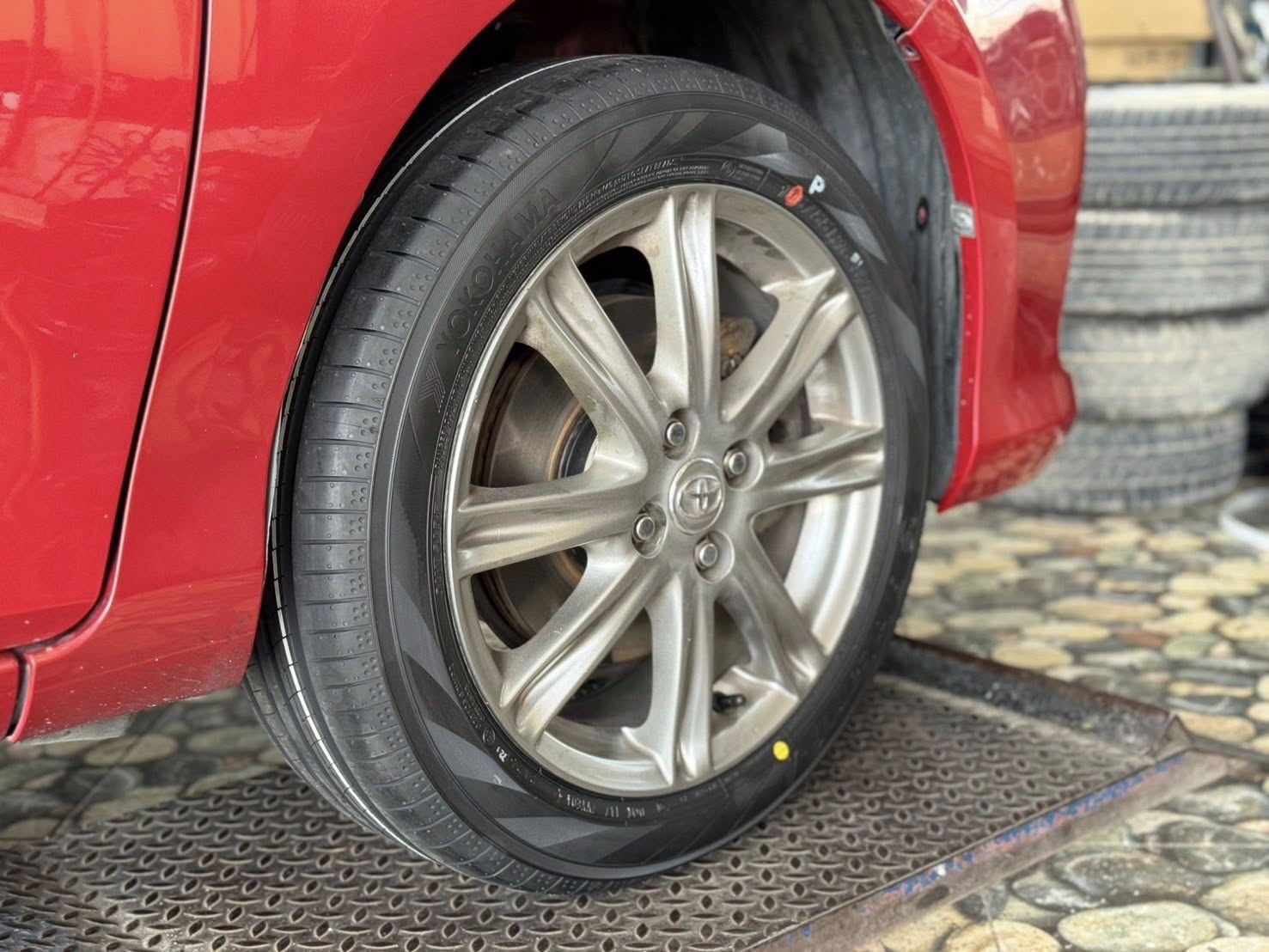 TOYOTA_VIOS🚘 🛞🐘#YOKOHAMA_BluEarth-AE50 185/55R16