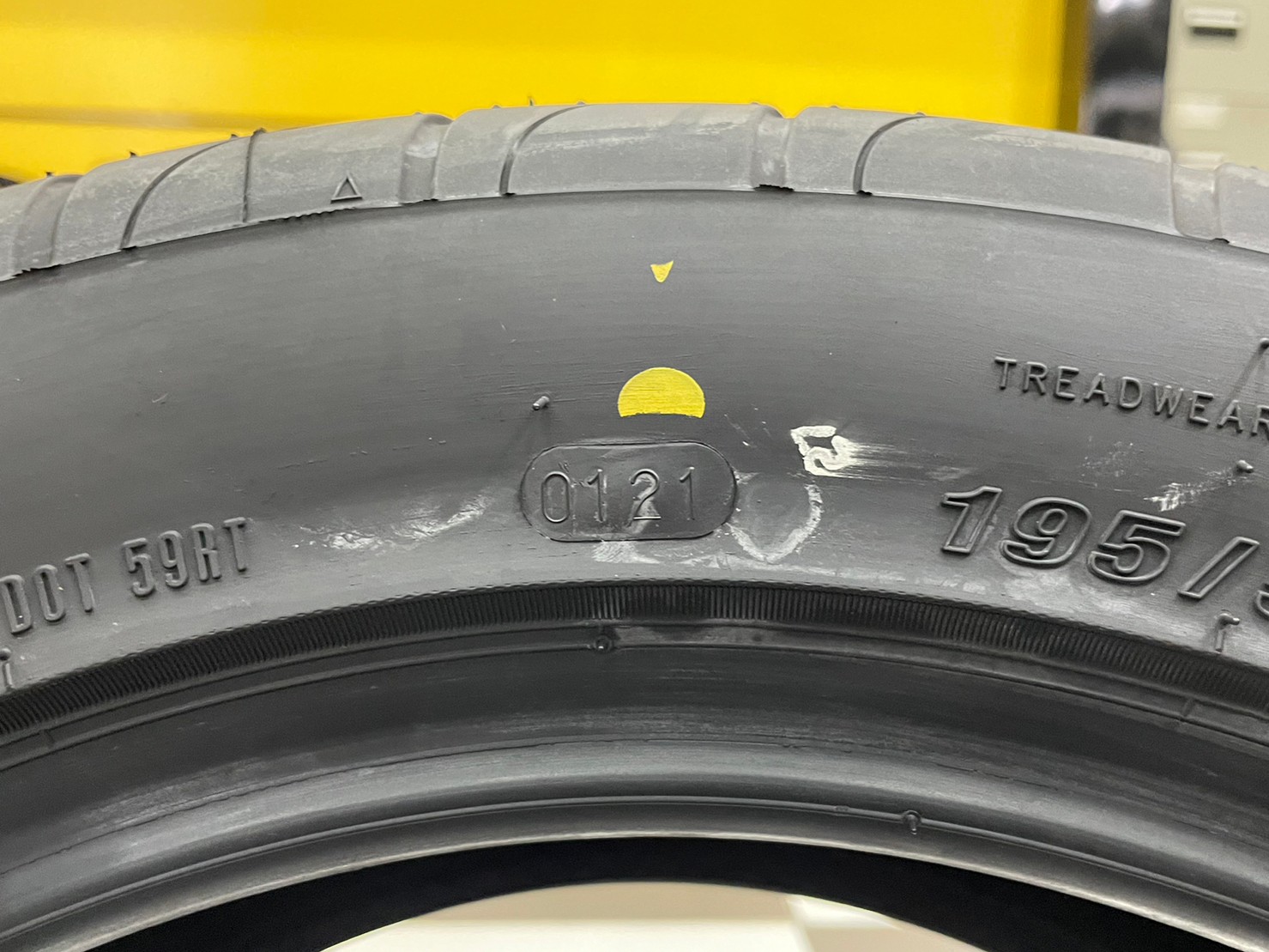 SIAMES 195/55R15 RD08 ยางใหม่ปี 2021 (ยางไทย รับประกัน 1 ปี) ยางซิ่ง ลายเทพ นุ่มหนึบ (4เส้น)