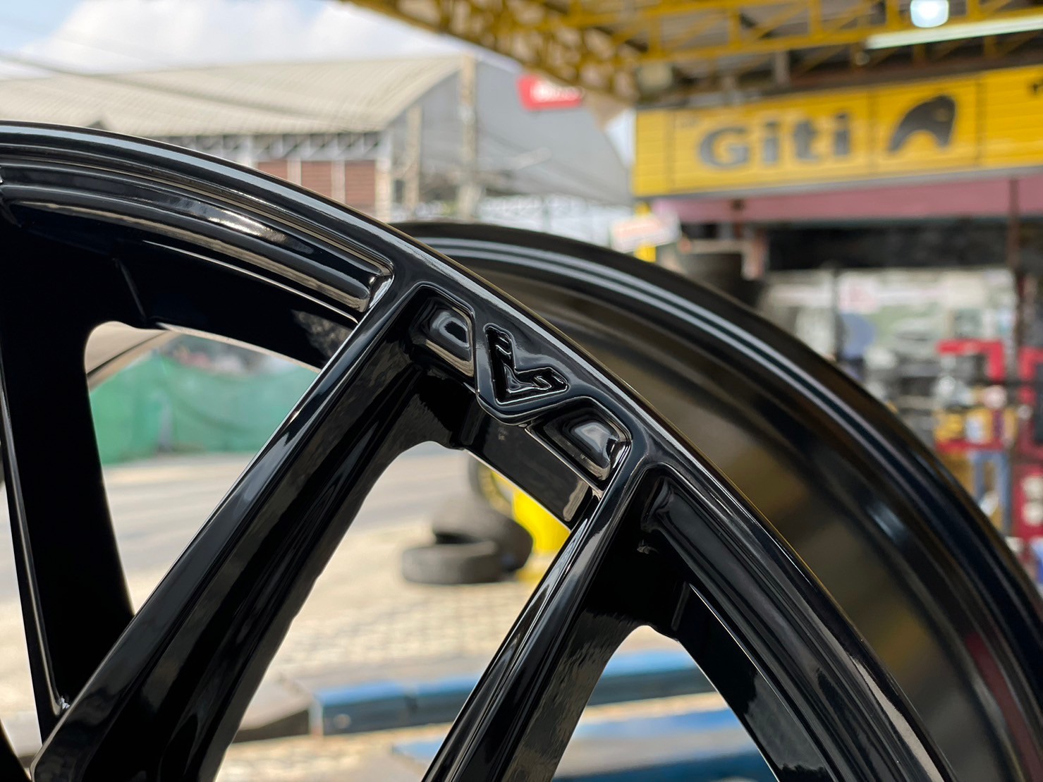 ล้อแม็กซ์ Vorsteiner (MF-1202) ขอบ 19นิ้ว สีดำเงา ล้อหน้า 8.5-19นิ้ว 5รู120 Offset38 CB72.6 ล้อหลัง 9.5-19นิ้ว 5รู120 Offset38 CB72.6